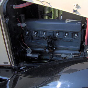 1280px-1929_Chevrolet_2-door_sedan_engine.JPG