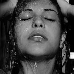 Picture-perfect-pencil-portrait-of-a-girl-throwing-water-on-her-face-634x752.jpg