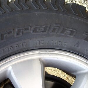 Land Cruiser tyre (2).jpg